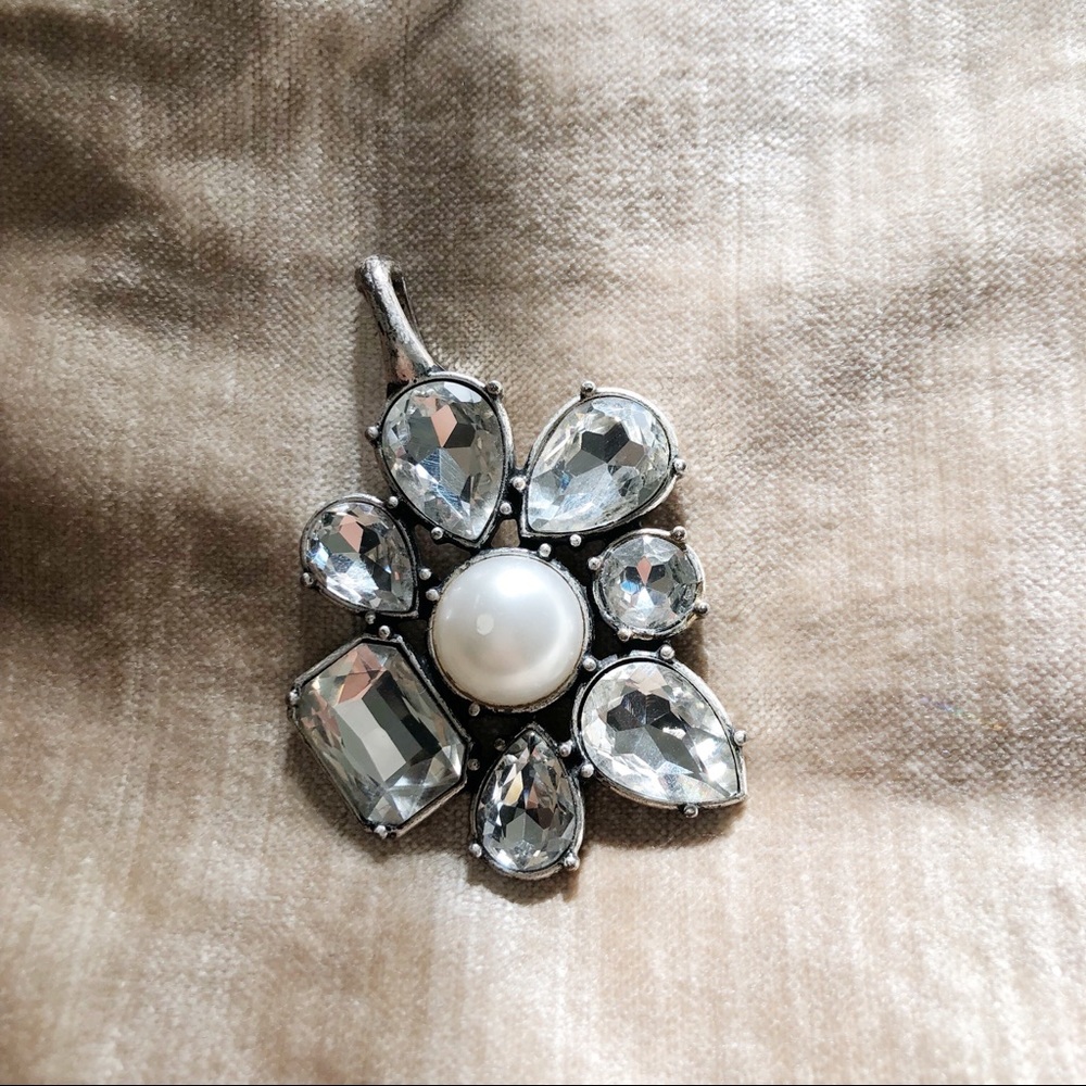 Premier Designs Diamond and Pearl Pendant